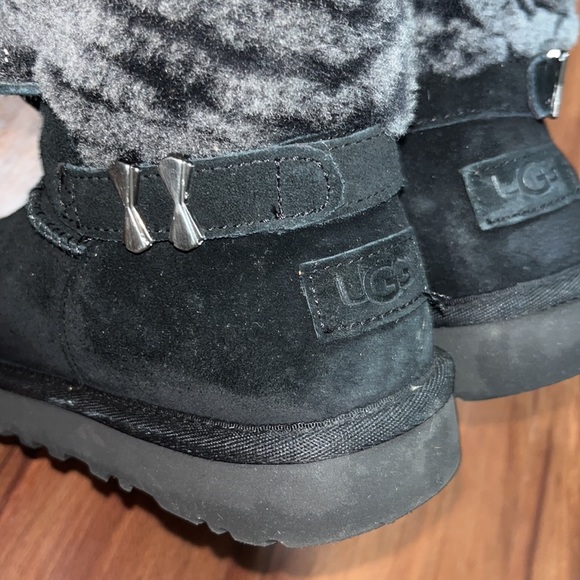 Worned Uggs - Picture 8 of 13